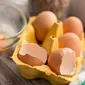 Tahukah Anda cangkang telur yang biasanya Anda buang begitu saja dapat bermanfaat bagi kehidupan sehari-hari? (Foto: Istockphoto)