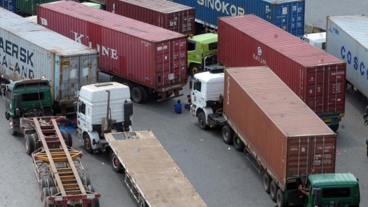 Imbas aksi mogok karyawan JICT, bongkar muat peti kemas lumpuh