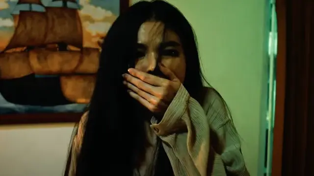 Karina Ranau sebagai Dewi dalam film The Dark House. (Foto: Dok. Citrus Cinema/ Infinix One)