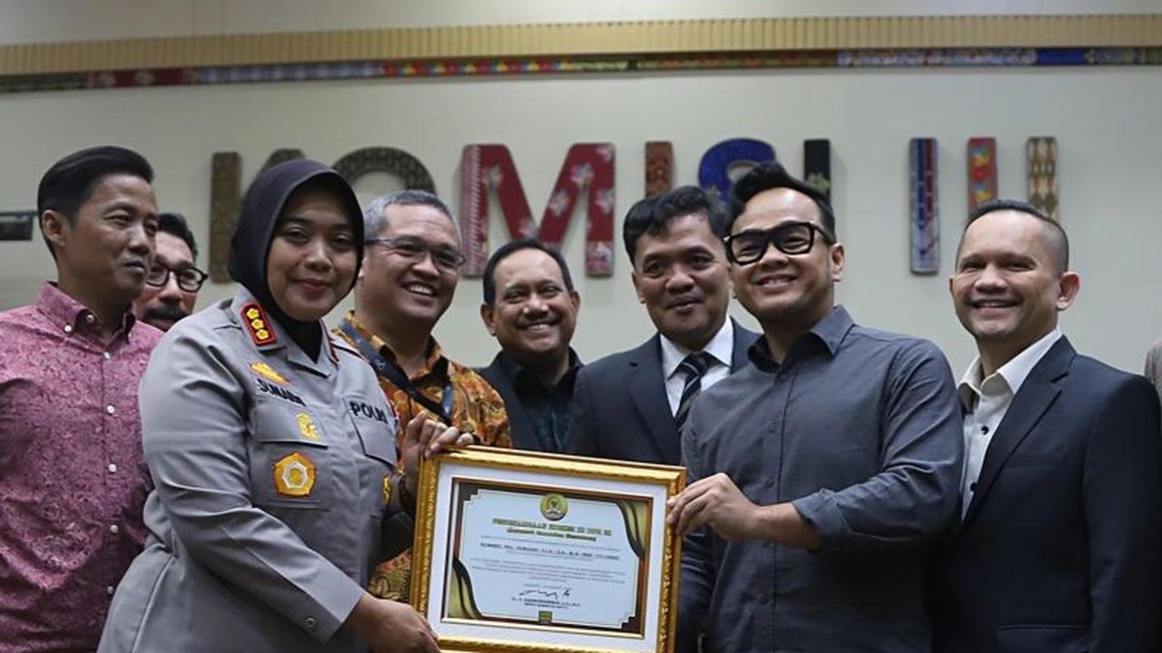 Kapolres Bekasi Kombes Sumarni Raih Penghargaan DPR RI atas Dedikasi Selesaikan Konflik Sosial