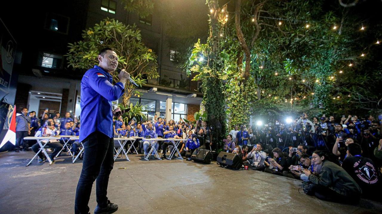 "Menjadi tidak etis, jika menteri atau pejabat negara menjalankan bisnis, sementara dia berada dalam lingkaran pembuatan kebijakan dan regulasi, yang terkait langsung dengan bisnis itu. Jelas ada konflik kepentingan,"