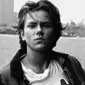 Sebelum ia bisa menyelesaikan film Dark Blood, River Phoenix meninggal karena overdosis pada 31 Oktober 1993. (The Idle Man)