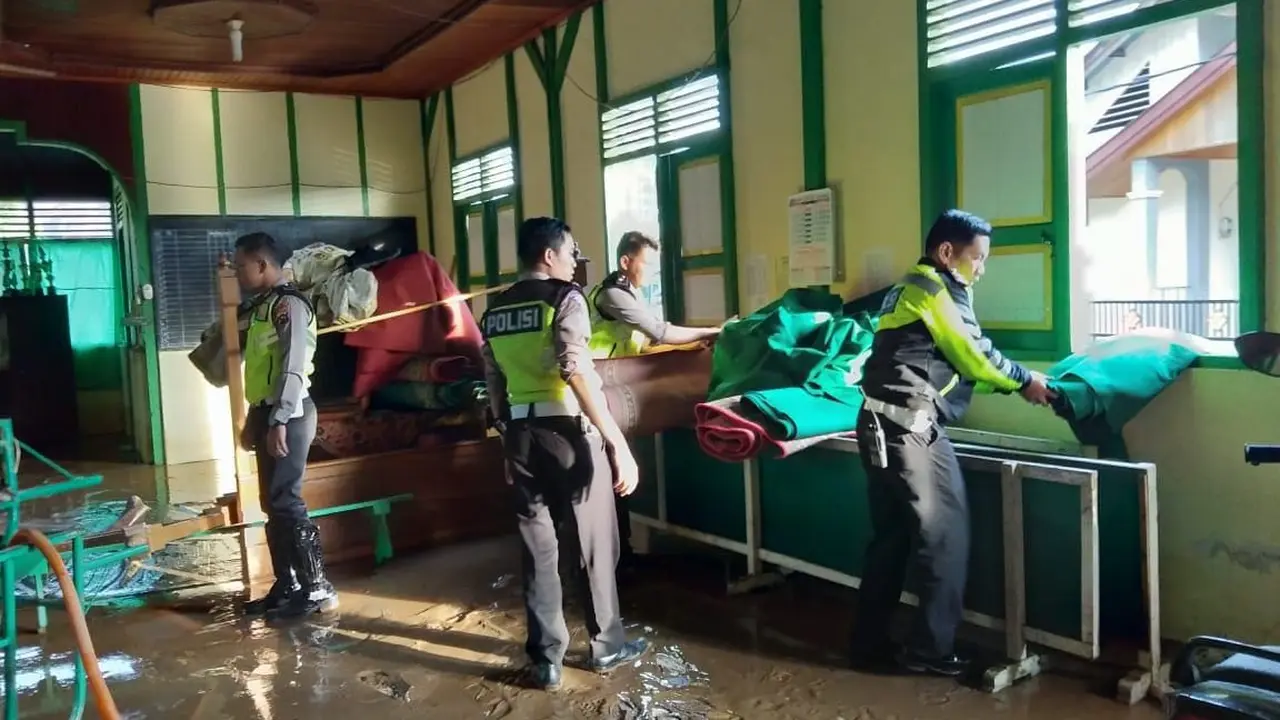 Banjir Bandang di Tengah Kemarau, 1 Warga Solok Meninggal