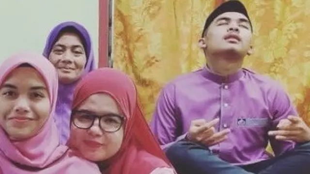 6 Pose Nyeleneh dalam Foto Lebaran Keluarga, Bikin Senyum Sendiri