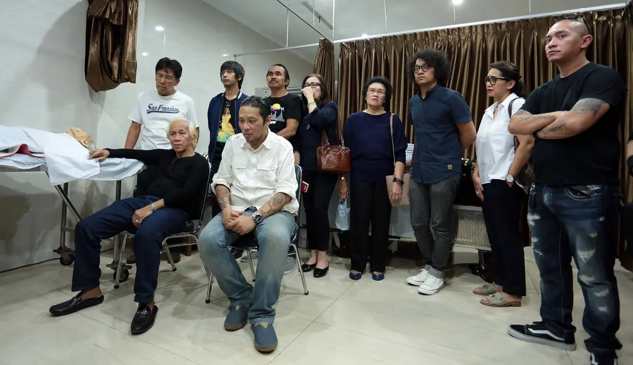 Rian D'Masiv adalah salah satu musisi yang begitu terinspirasi dengan grup Panbers. Ia juga memiliki satu kenang-kenangan dari Benny sebuah gitar. Gitar yang dijual Benny demi biaya pengobatan. (Deki Prayoga/Bintang.com)