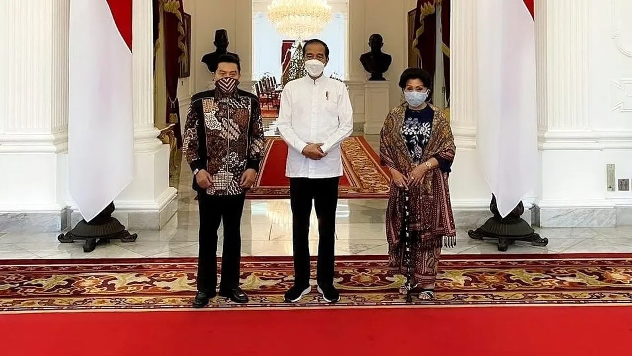 Presiden Jokowi ketika menerima kunjungan mantan kepala Badan Inteijen Negara (BIN) Jenderal TNI (Purn) Abdullah Mahmud Hendropriyono