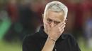 Pelatih kepala AS Roma, Jose Mourinho mengusap matanya setelah memenangkan usai berhasil membawa AS Roma memenangkan trofi EUFA Conference League setelah mengalahkan Feyenoord dengan skor 1-0 pada laga final yang berlangsung di Stadion Arena Kombetare Tirana, Albania, pada Kamis (26/5/2022) dini hari WIB. Bagi Mourinho, trofi ini menjadi gelar juara Eropa-nya yang kelima. (AP/Franc Zhurda)
