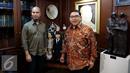 Musisi Ahmad Dhani bersama Wakil ketua DPR Fadli Zon berfoto bersama usai memberikan keterangan hasil pertemuan mereka di Gedung Nusantara III DPR, Kompleks Parlemen, Senayan, Jakarta, Senin (28/11). (Liputan6.com/Johan Tallo)