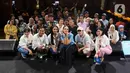 Luna Maya bersama Maxime Bouttier, Audi Marissa, Tanta Ginting, dan Denalta Eunike berpose Bersama seusai acara Press Conference untuk "Tenis Bareng Luna" di SCTV Tower, Jakarta, Sabtu (24/8/2024). (Liputan6.com/Herman Zakharia)