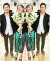 Kehadiran Ariel NOAH diacara kelulusan putrinya membuat heboh. Momen tersebut diunggah oleh artis senior Meisya Siregar yang diunggah di Instagram Story. Ariel juga ditodong untuk menyanyi. [Instagram/alleialovers]