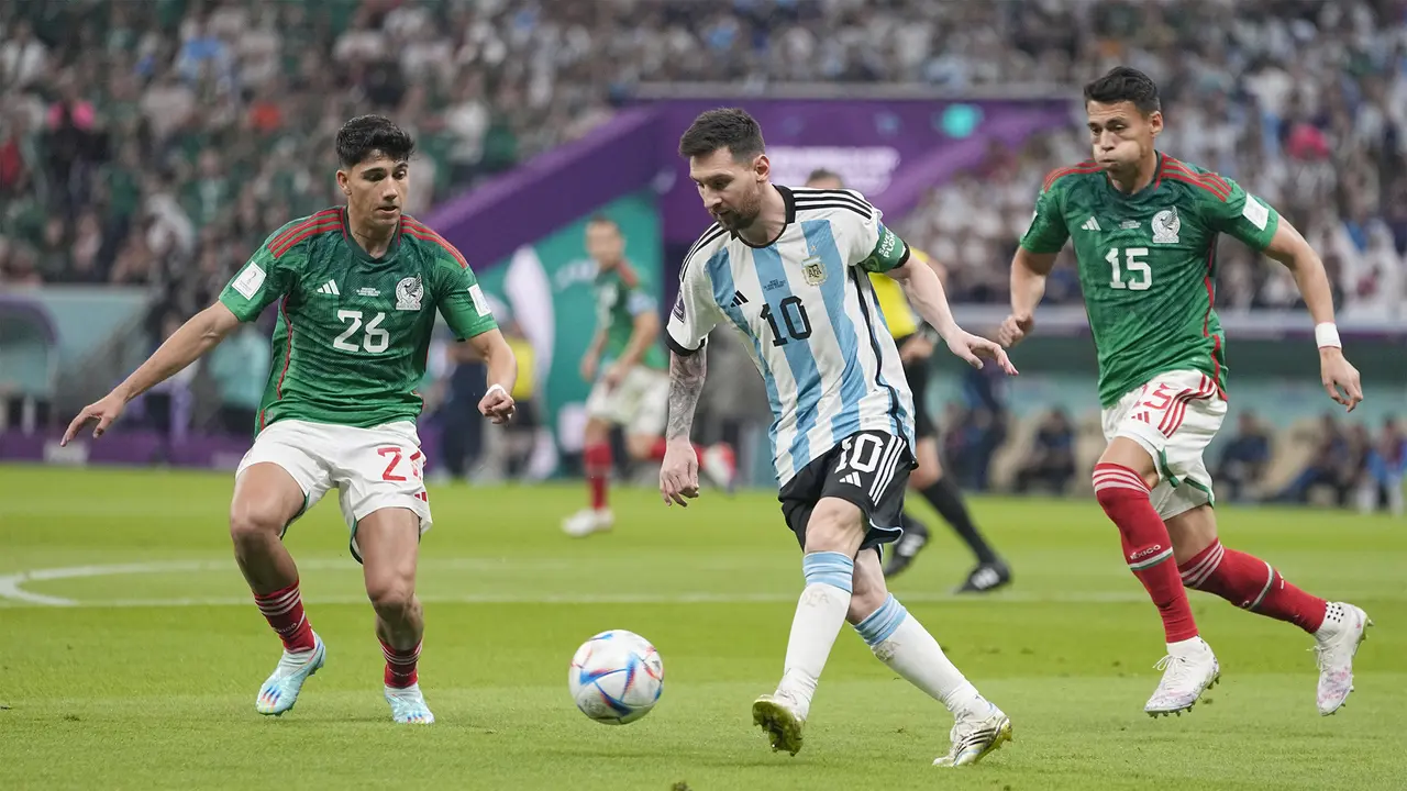 Foto: Cetak Gol ke Gawang Meksiko di Piala Dunia 2022, Lionel Messi Kini Sejajar Dengan Diego Maradona