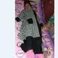 Mas Hanum Dwi Aprilia, 17, siswi SMAN 1 Gondang, Kabupaten Mojokerto, mengalami gangguan fungsi gerak pada kedua kakinya diduga usai menjalani hukuman ekskul. (Liputan6.com/Dian Kurniawan)