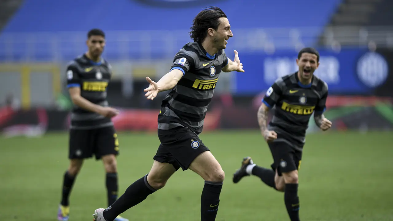 FOTO: Menang 1-0 atas Verona, Inter Kian Dekat Menuju Scudetto - Matteo Darmian