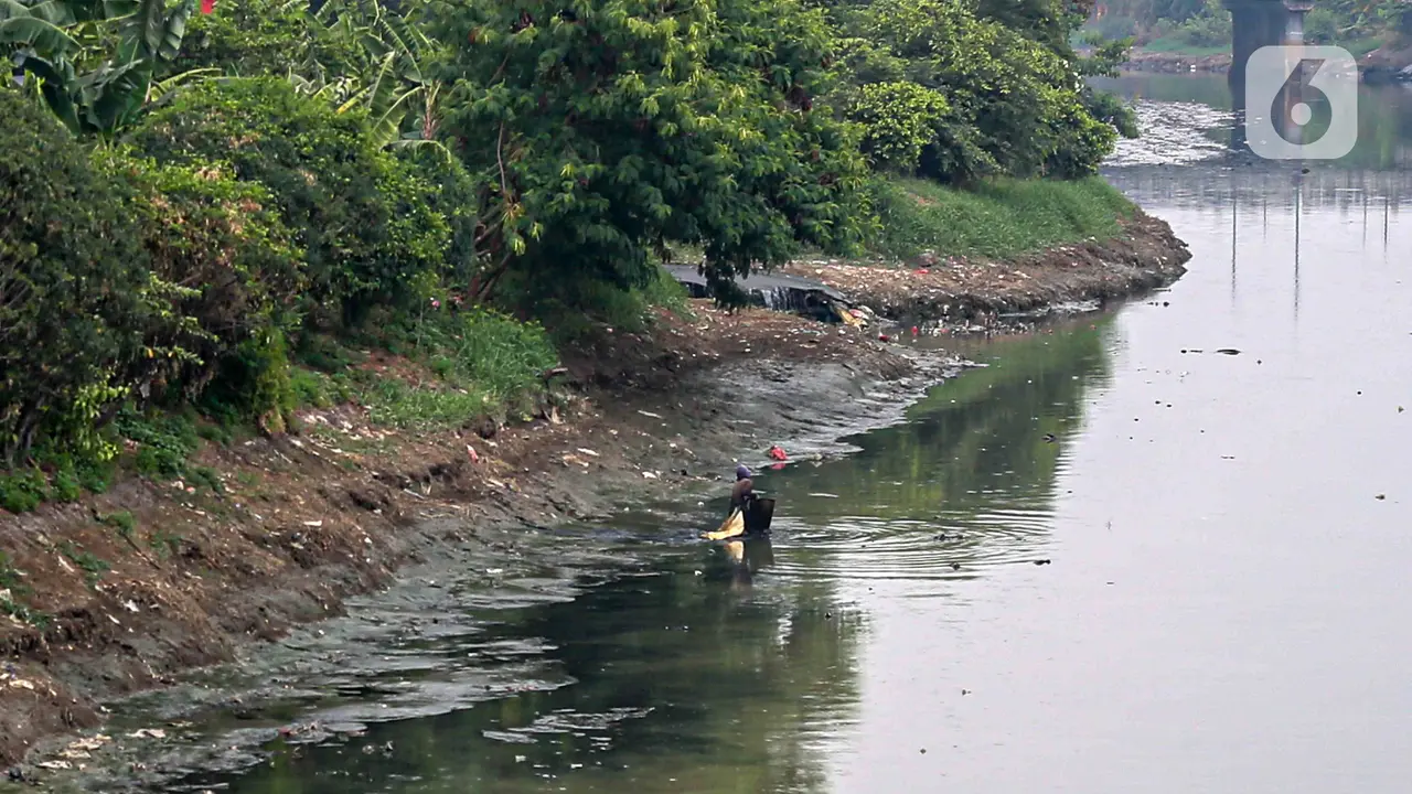 Kanal Banjir Timur Surut