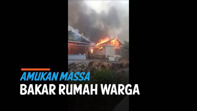 Bentrokan antar warga pecah di Maluku Tengah Rabu (26/1). Massa mengamuk dan membakar sejumlah rumah warga.
