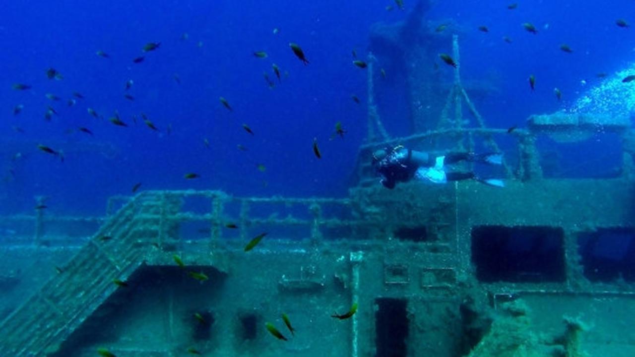 Mengunjungi Kapal MZ Zenobia di bawah laut Siprus