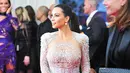 Sama seperti Kendall Jenner, Kim Kardashian pun menggunakan gaun transparan di Met Gala 2015. (REX/Shutterstiock/HollywoodLife)