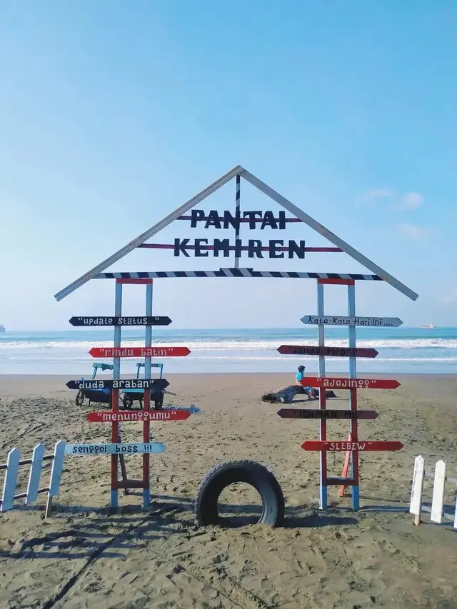 Pantai Kemiren, Destinasi Wisata Cilacap dengan Ombak yang Menantang