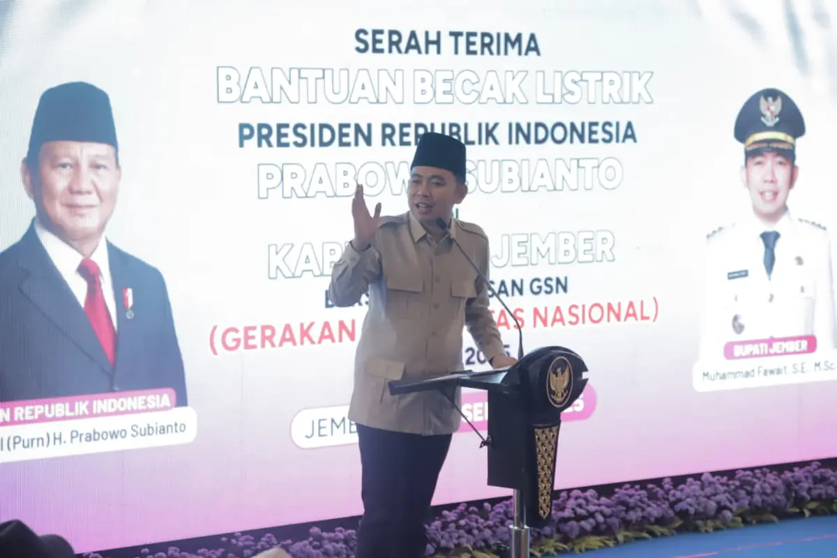 Presiden Prabowo Serahkan 100 Unit Becak Listrik di Jember, Prioritaskan Pengayuh Lansia