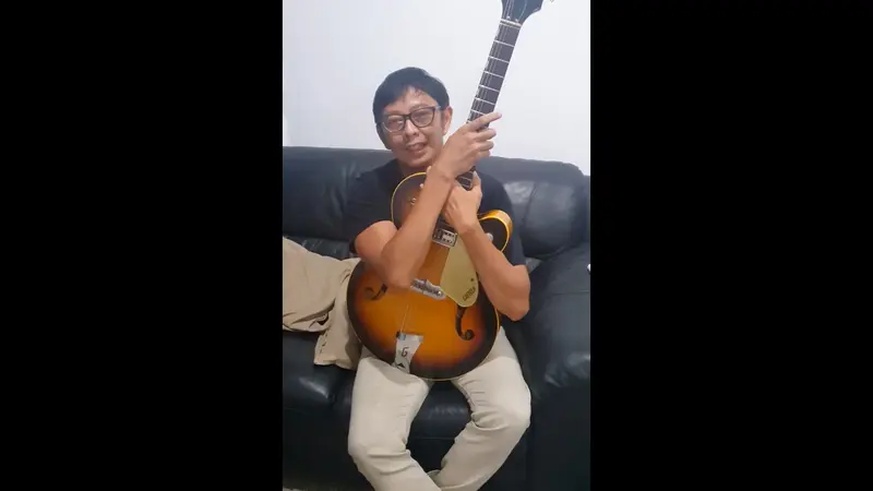 Sempat Hilang Dicuri, Gitar Milik Riko Mocca Akhirnya Berhasil Ditemukan