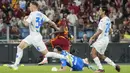 Pemain AS Roma, Romelu Lukaku, mencetak gol ke gawang Empoli pada laga Liga Italia di Stadion Olimpico, Roma, Senin (18/9/2023). (AP Photo/Alessandra Tarantino)