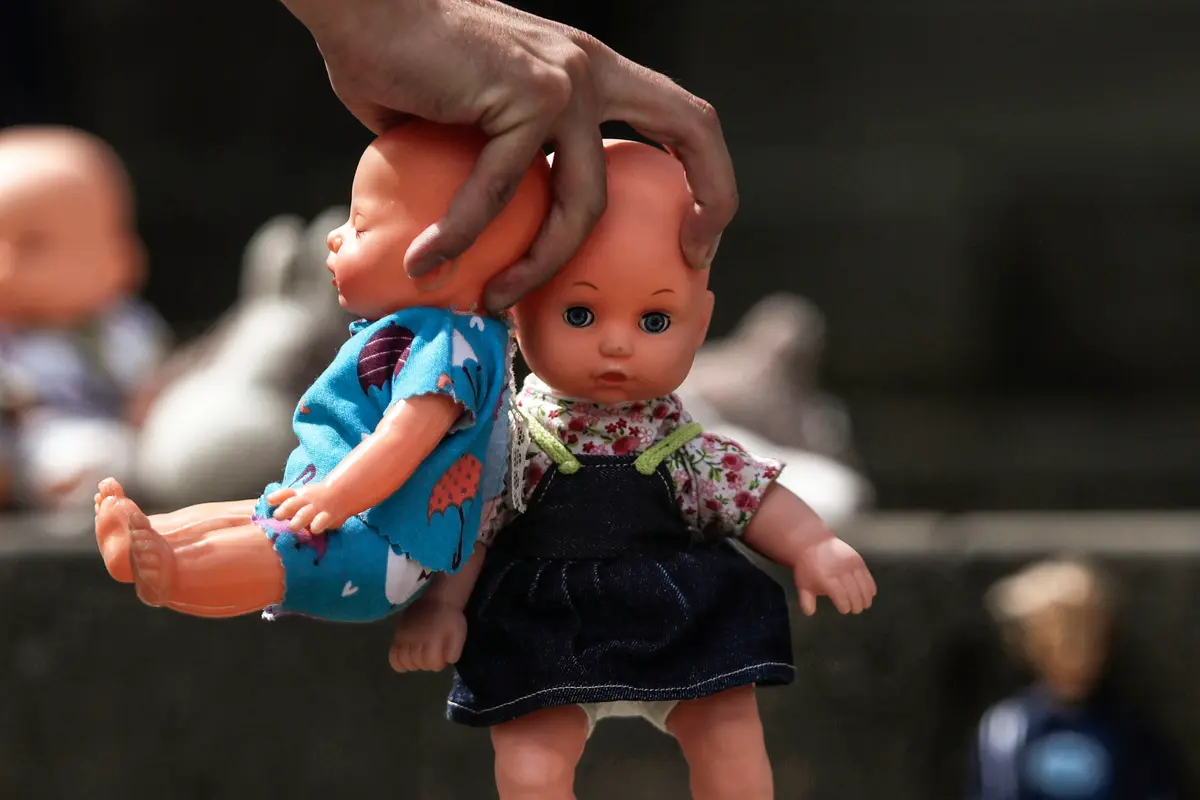 Boneka Demo Kekerasan seksual Anak