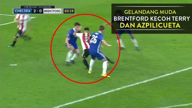 Nico Yennaris, gelandang muda Brentford melakukan aksi brilian ketika melewati John Terry dan Cesar Azpilicueta sekaligus