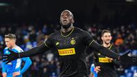 Striker Inter Milan Romelu Lukaku merayakan gol ke gawang Napoli pada laga Serie A di San Paolo, Senin (6/1/2019) atau Selasa dini hari WIB. (AFP/Tiziana Fabi)