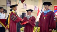 Sekretaris Jenderal DPP Partai Kebangkitan Bangsa (PKB), Hasanuddin Wahid, resmi menyandang gelar doktor dari Universitas Pertahanan (Unhan) (Istimewa)