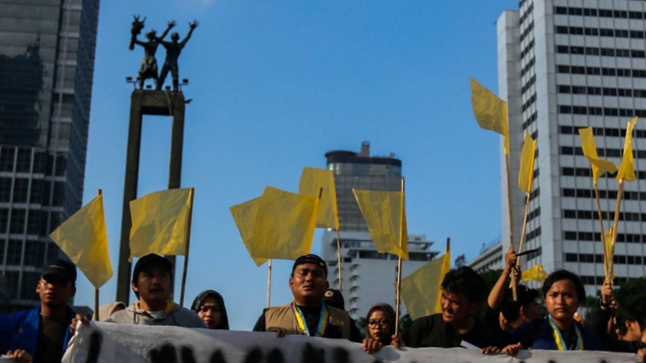 Spanduk "Lawan Pemilu #Curang" mereka bentangkan. Foto: Liputan6.com / Angga Yuniar