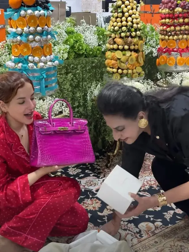 Ulang Tahun ke 34, Tasya Farasya Banjir Hadiah Tas Hermes Rp1,2 Milyar hingga Lukisan Bunga Lotus