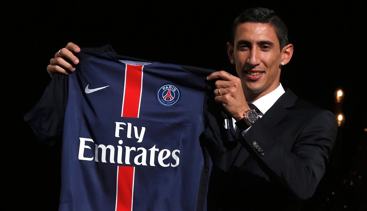 Pemain asal Argentina, Angel Di Maria resmi bergabung dengan Paris St Germain (PSG), Kamis (7/8/2015) waktu setempat. Pemain sayap Timnas Argentina itu telah menandatangani kontrak empat tahun dengan juara Ligue 1 tersebut. (REUTERS/Christian Hartmann)