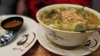 Soto ayam ala warung makan 'Ria Penyet' di South Melbourne, Australia. (Liputan6.com/Tanti Yulianingsih)