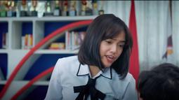 Akting Fujianti Utami Putri alias Fuji dalam film Bukan Cinderella. (Foto: Super Media Pictures via YouTube Cinepolis Indonesia) - 3