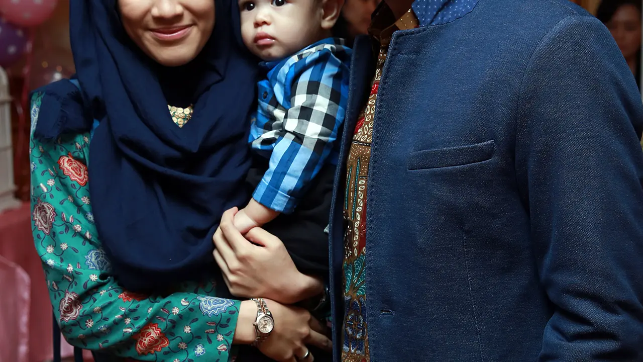 Dude Harlino, Alyssa Soebandono,dan anak