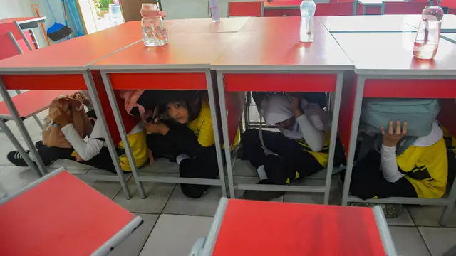 Pelajar Simulasi Gempa