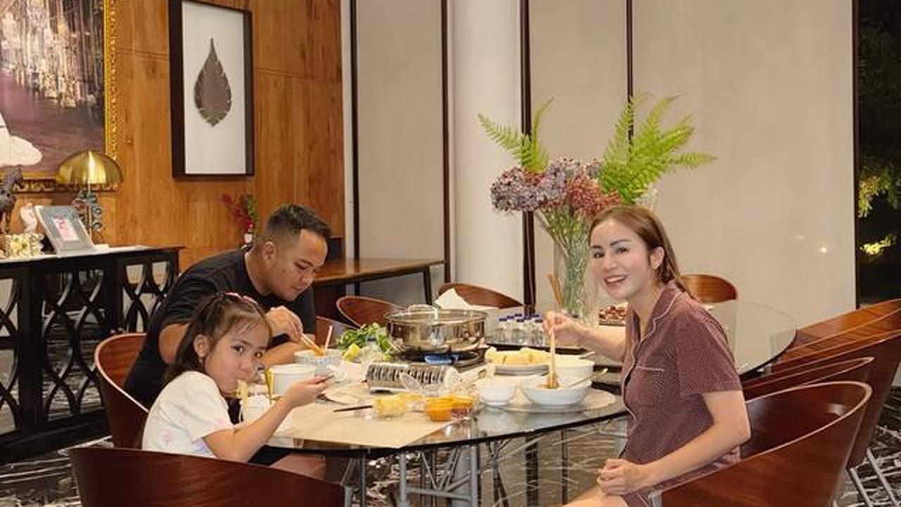 5 Potret Ruang Makan Rumah Momo Geisha yang Elegan, Rayakan Anniversary ke-9