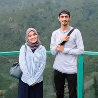 Vebby Palwinta bersama kekasihnya (Instagram/vebbypalwinta)