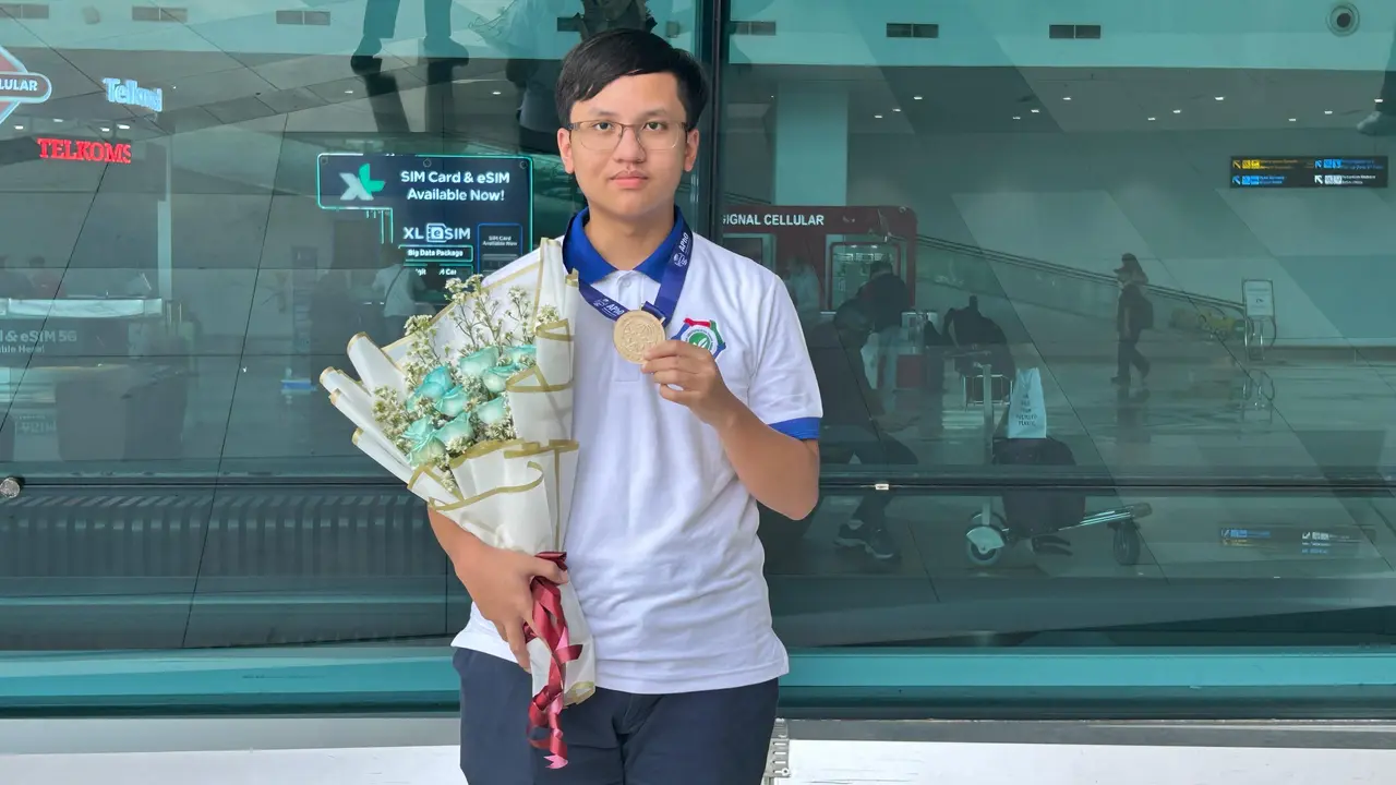 Kerja Keras Tiga Tahun Berbuah Prestasi di Ajang Asian Physics Olympiad 2025