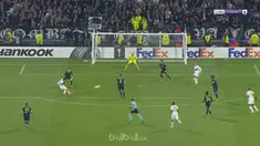 Olympique Lyonnais membuat Everton tak berdaya usai mengalahkan mereka 3-0. This video is presented by Ballball.