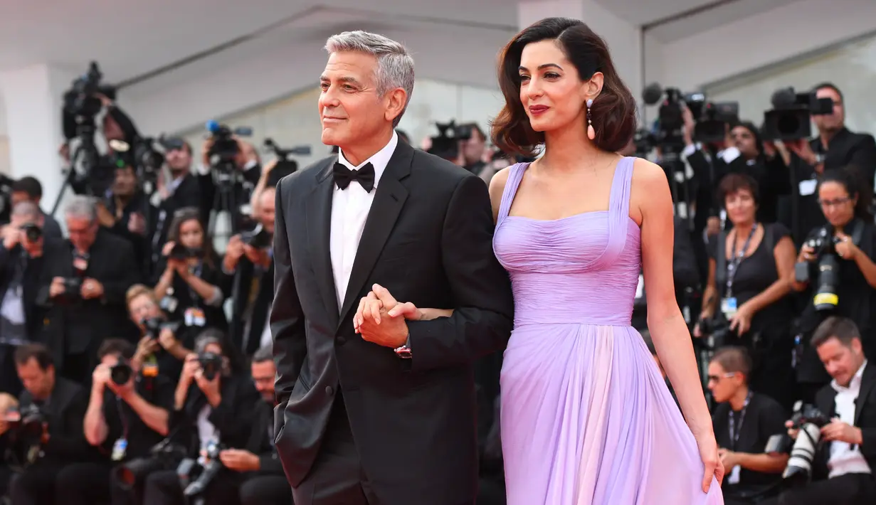 David Beckham jatuh cinta pada Victoria sebelum bertemu langsung. Ia sudah mencintainya saat melihat video klip Spice Girls di televisi. (KEVIN WINTER / GETTY IMAGES NORTH AMERICA / AFP)