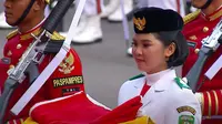 Paskibraka Nasional 2023 asal Sumatra Selatan (Sumsel) yang terpilih menjadi pembawa baki pada Upacara Penurunan Bendera Merah Putih di Istana Merdeka Jakarta. (Tangkapan Layar Youtube Sekretariat Presiden )