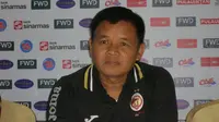 Asisten pelatih Sriwijaya FC, Hartono Ruslan, saat konferensi pers di Hotel Century, Jakarta, Sabtu (17/10/2015). (Bola.com/Arief Bagus)