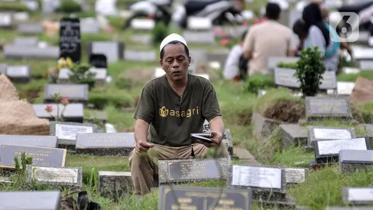 Adab Mengucap 'Assalamualaikum ya Ahli Kubur' saat Berziarah, Ketahui Makna Filosofinya