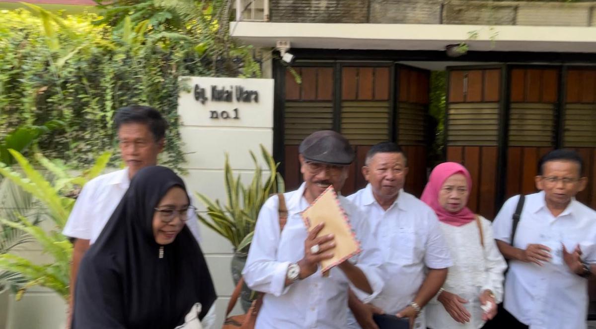 Teman SMA menemui Jokowi. (merdeka.com/arie sunaryo).