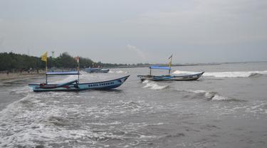 Laut selatan Jawa terkenal berombak tinggi dan ganas. (Liputan6.com/Muhamad Ridlo)