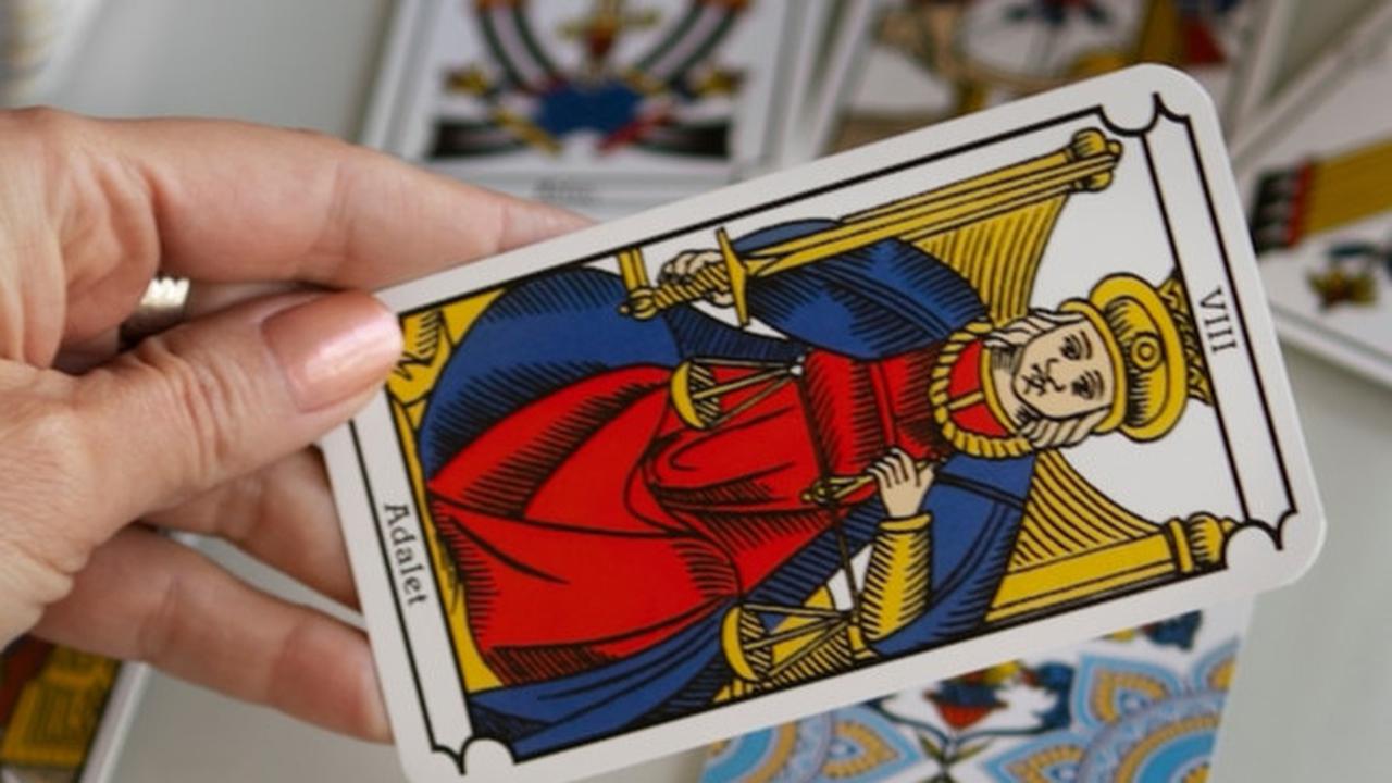 5 Game Kartu Paling Seru untuk Party di Rumah, Dari Baca Tarot hingga Game Taktik yang Bikin Heboh