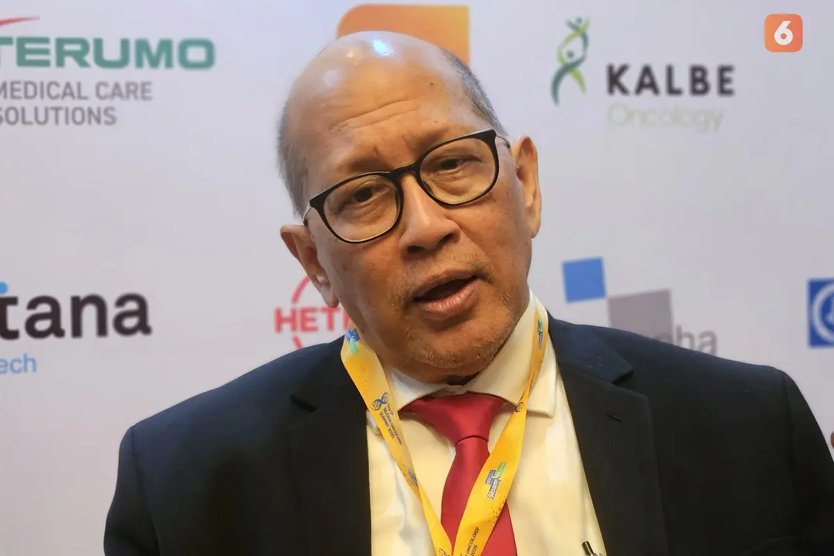 Spesialis Penyakit Dalam Konsultan Hematologi Onkologi Medik dari MRCCC Siloam Hospitals Semanggi, Prof. Dr. dr. Aru W. Sudoyo, SpPD-KHOM, FINASIM, FACP (Foto: Aditya Eka Prawira/Liputan6.com)
