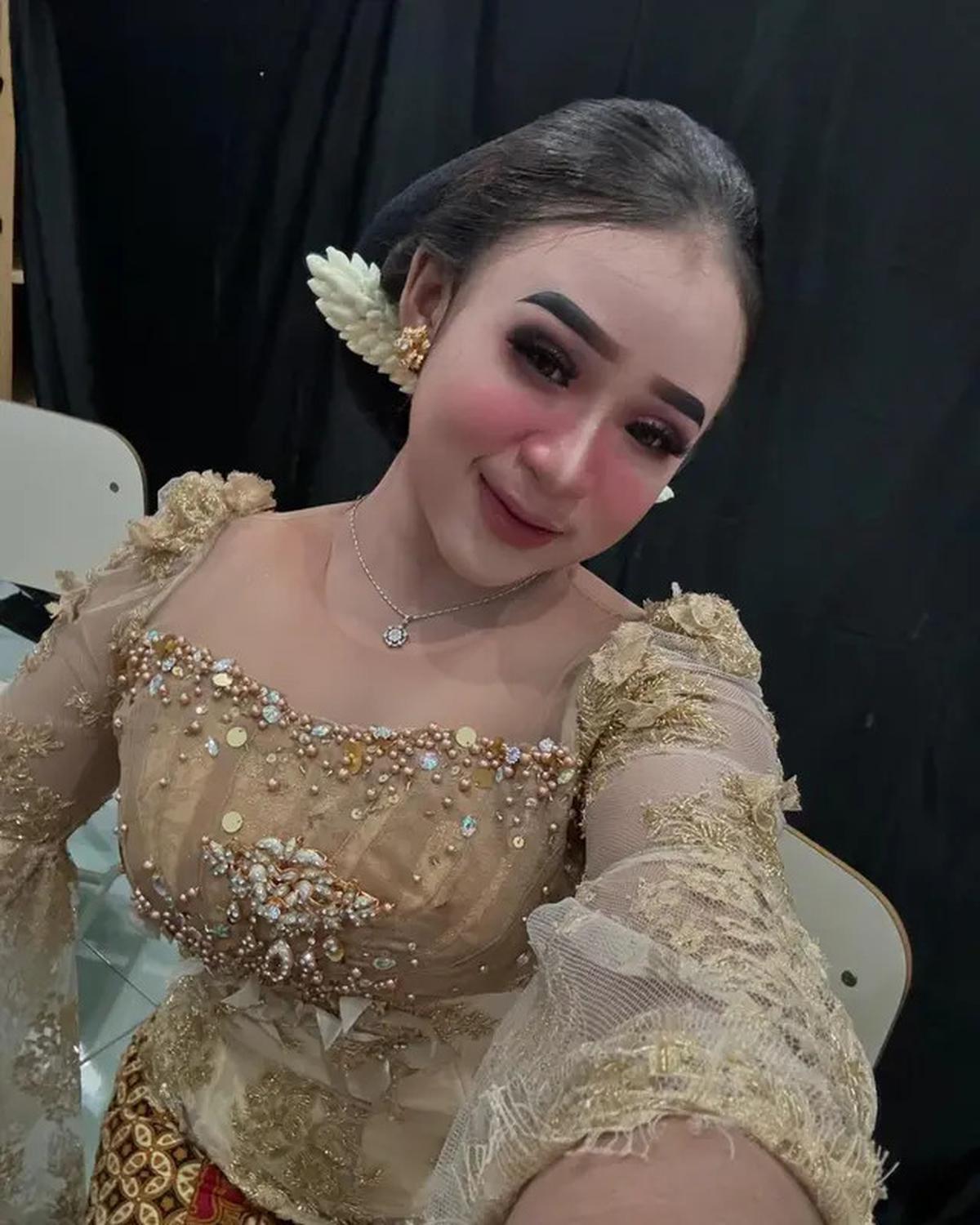 Viral Video Niken Salindry Borong Dagangan Penjual Es Teh Agar Bisa Ikut Joget, Gus Miftah Kena Sentil