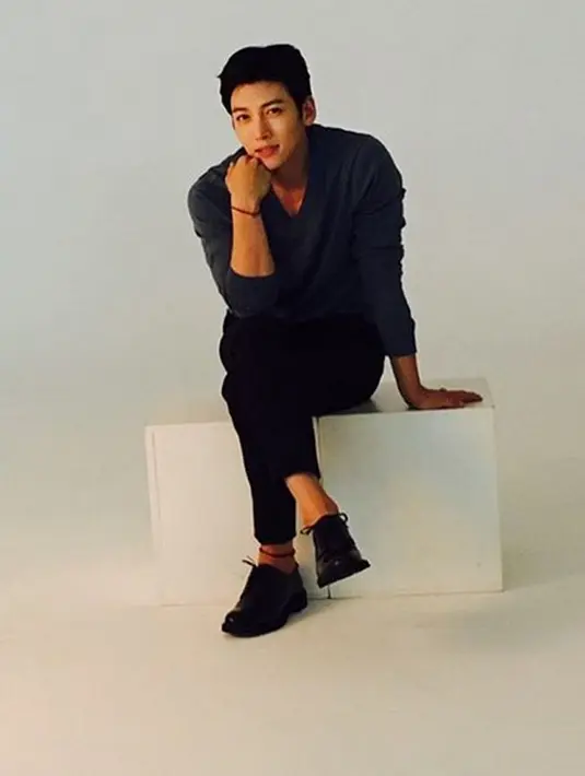 Bermain di serial drama ‘K2’ sebelumnya, Ji Chang Wook kali ini bermain sebagai agen rahasia yang tampan dan seksi di serial drama berjudul ‘Seven First Kisses’. (Instagram/Jichangwook)